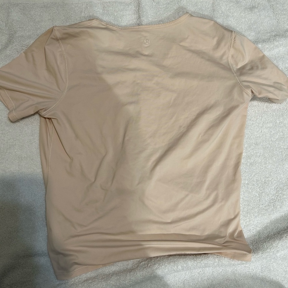 lululemon crescent t shirt. size 6